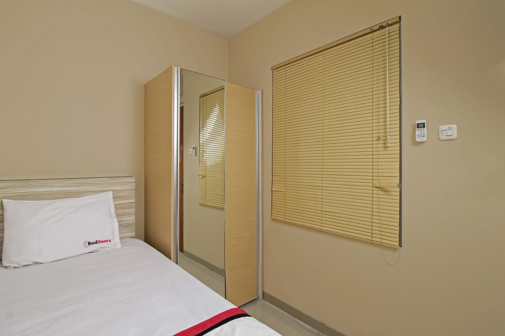 Reddoorz Plus @ Setiabudi Tengah Jakarta Eksteriør billede